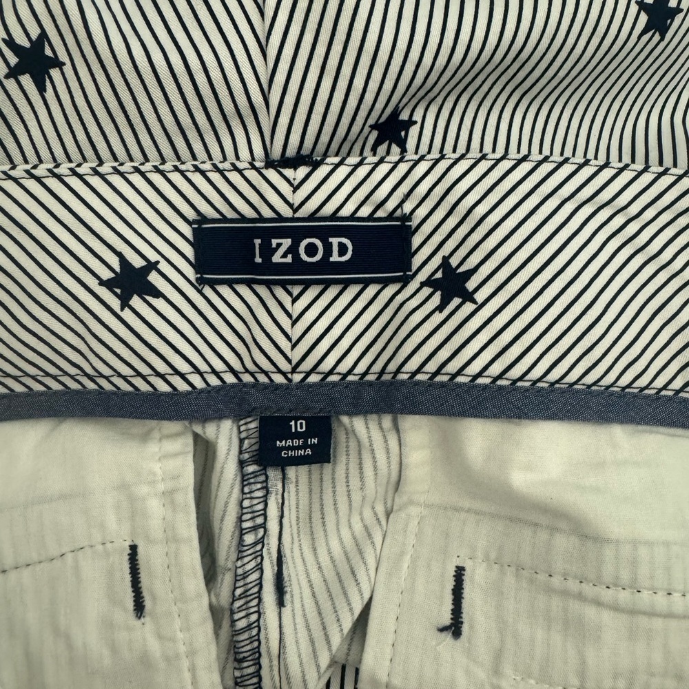 NWT! Women’s IZOD blue and white stripes and stars flat front shorts size 10 - Picture 3 of 6